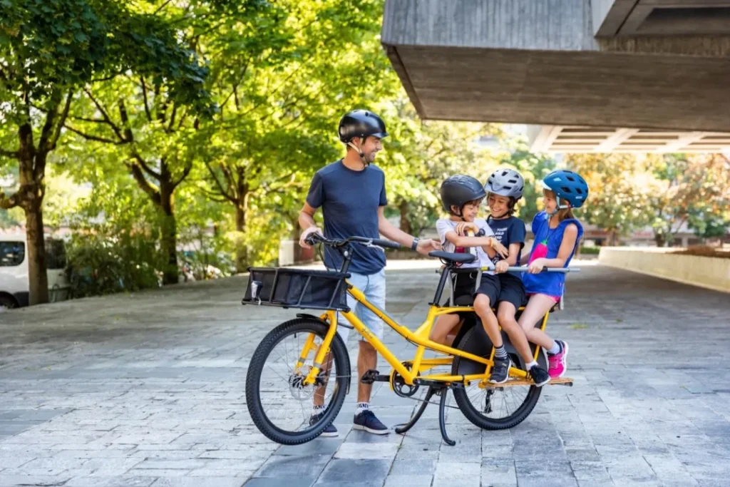 Passer au vélo longtail quand la famille s’agrandit : une vraie alternative à la voiture ?